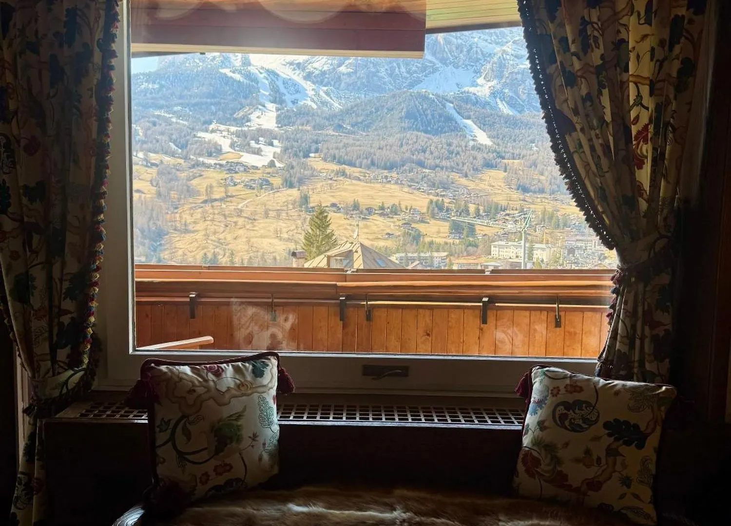 Elegant Apartment With Center And Tofana View Cortina d'Ampezzo 0*,  Italy